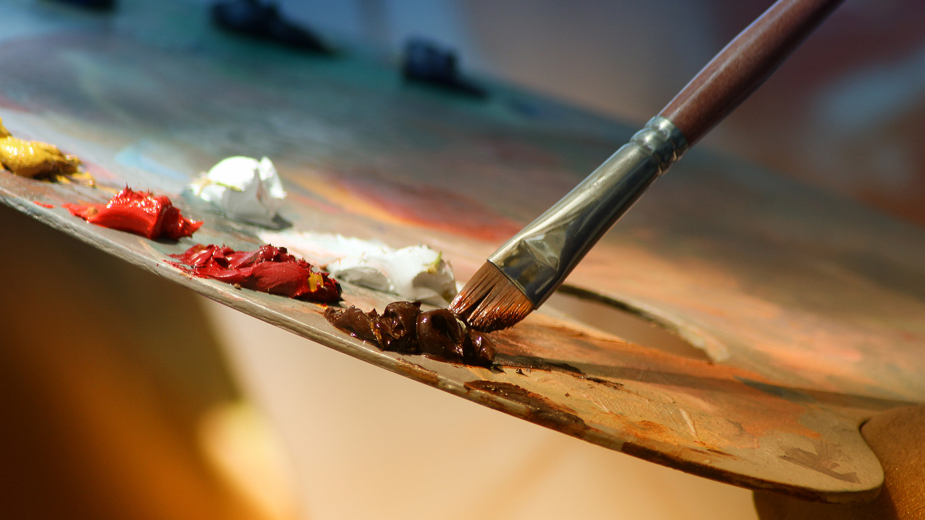 Aesthetic easel color paint palette image, free public domain C